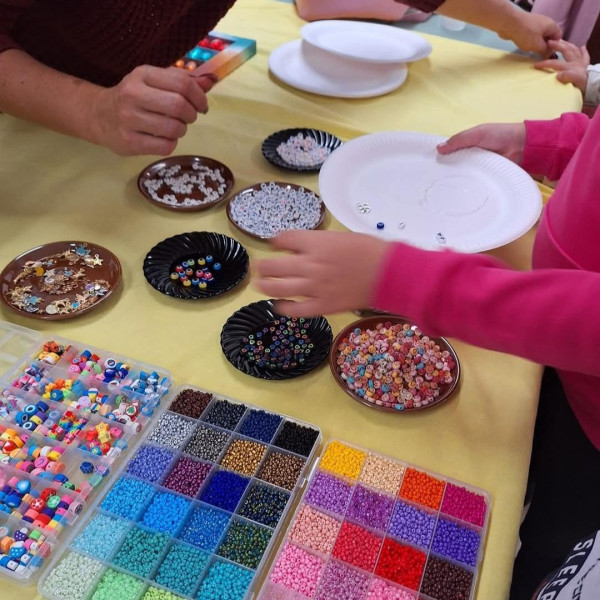 Tvorivé dielne - výroba náramku priateľstva