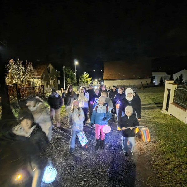 LAMPIÓNOVÝ SPRIEVOD 