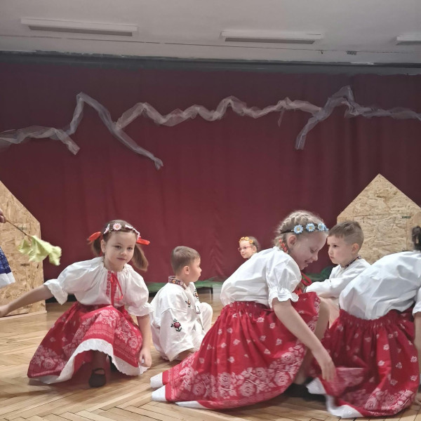 Videozáznam a fotky z kultúrneho programu našich detí spod Kriváňa 