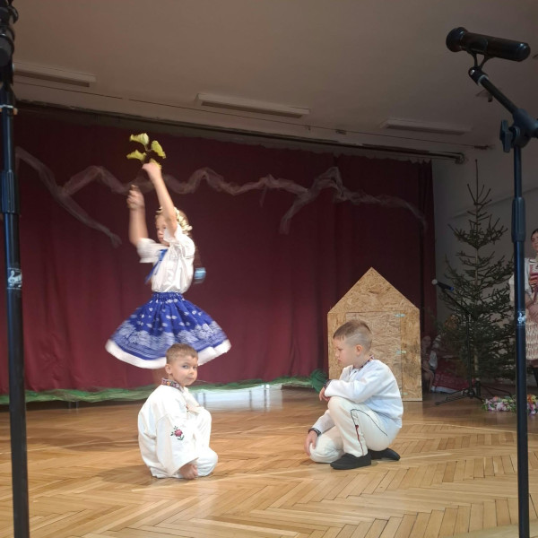 Videozáznam a fotky z kultúrneho programu našich detí spod Kriváňa 