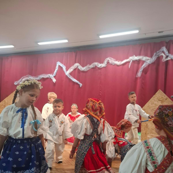 Videozáznam a fotky z kultúrneho programu našich detí spod Kriváňa 
