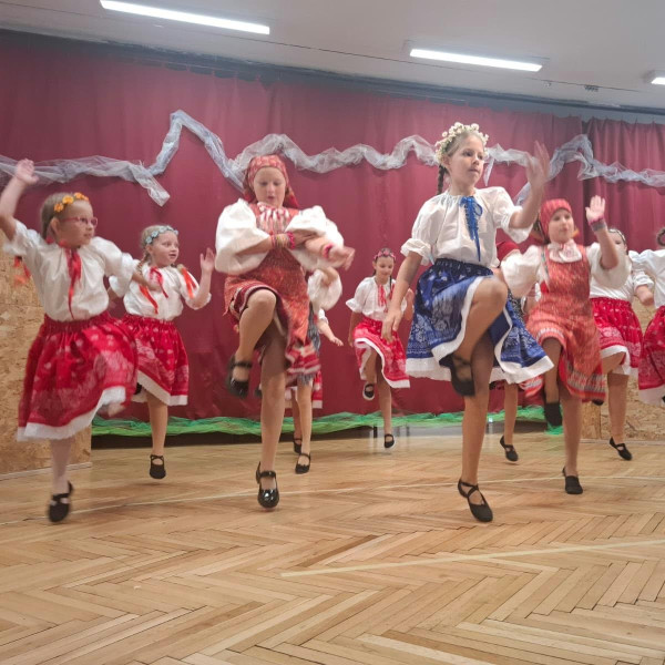 Videozáznam a fotky z kultúrneho programu našich detí spod Kriváňa 